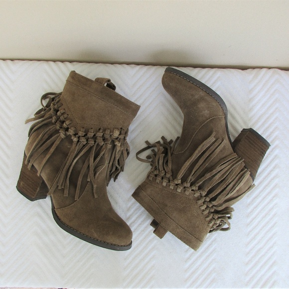 Sbicca Shoes - New SBICCA Fringe Ankle Booties Sz 6 M Taupe Suede